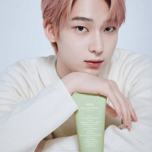 Abib Foam Cleanser – Curățare pură cu Heartleaf, fără compromis
Un pas simplu, dar esențial în rutina ta: Abib Acne Foam Cleanser Heartleaf curăță eficient, calmează pielea și oferă prospețime fără uscăciune. Recomandat pentru cei care caută o spumă facială calmantă, eficientă împotriva acneei, dar potrivită și pentru tenul sensibil.